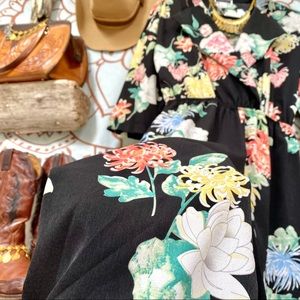 Sweet and super fun floral stunning Jumpsuit 🌺✨